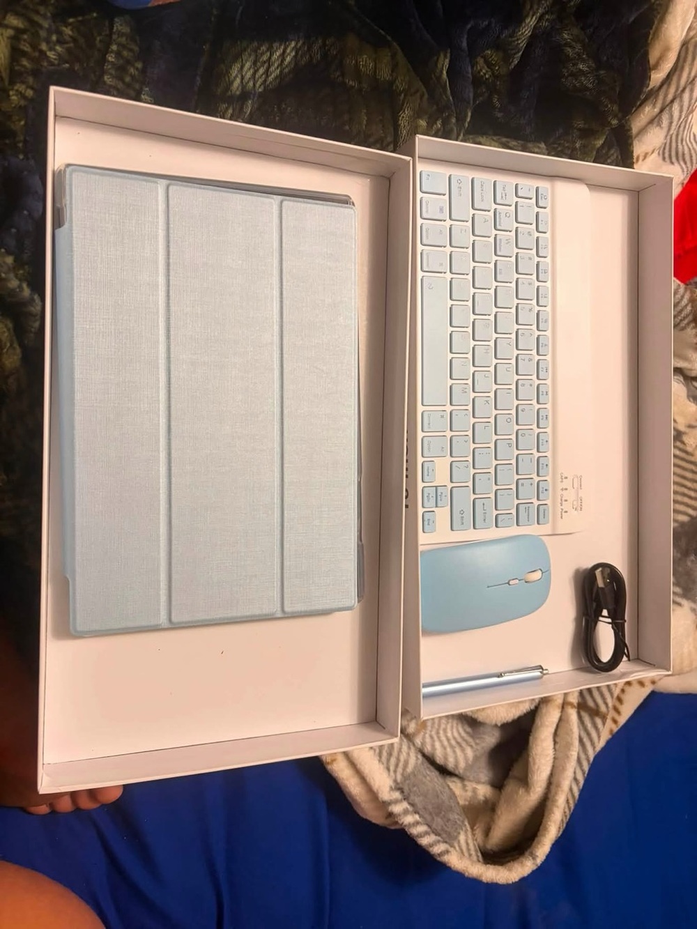 Bluetooth Keyboard, Mouse & Tablet Case Set - Light Blue
